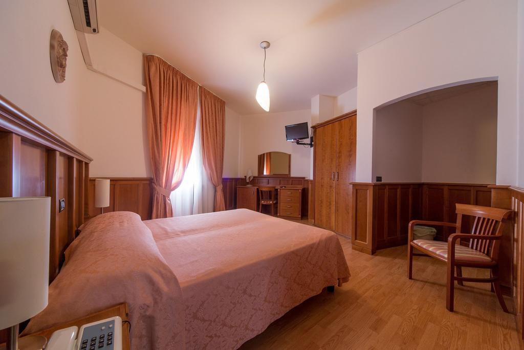 Hotel Del Camerlengo Fara San Martino Cameră foto